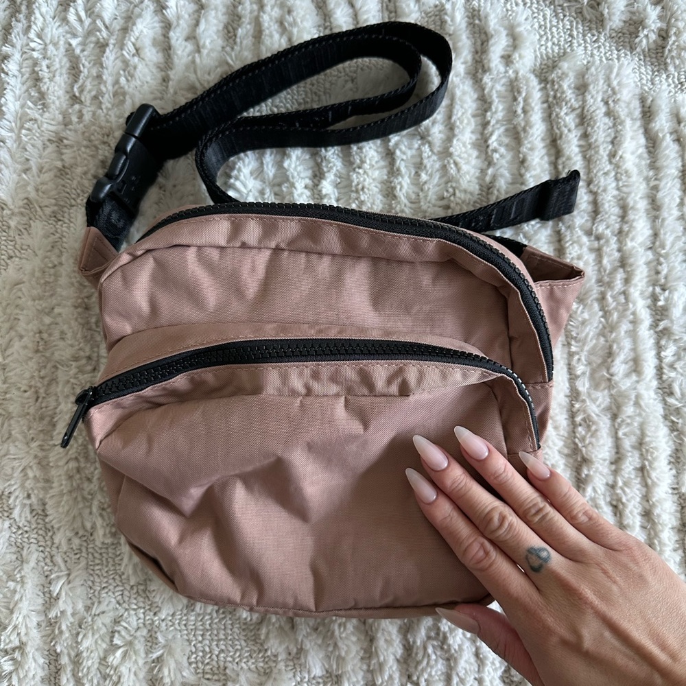 BAGGU fannypack - taupe - EUC